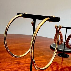 Banana Republic gold tone hoop earrings NWOT